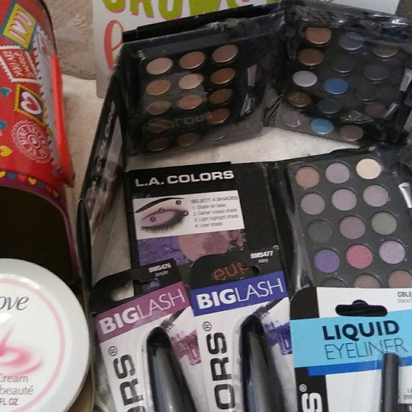 Makeup set - Picture 4 of 4